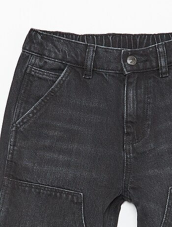 Vaquero con cortes en las rodillas