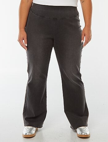 Vaquero con tiro estándar 'Carmakoma' corte flare/bootcut