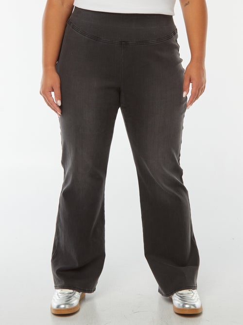 Vaquero con tiro estándar 'Carmakoma' corte flare/bootcut - Kiabi