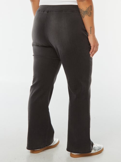 Vaquero con tiro estándar 'Carmakoma' corte flare/bootcut - Kiabi