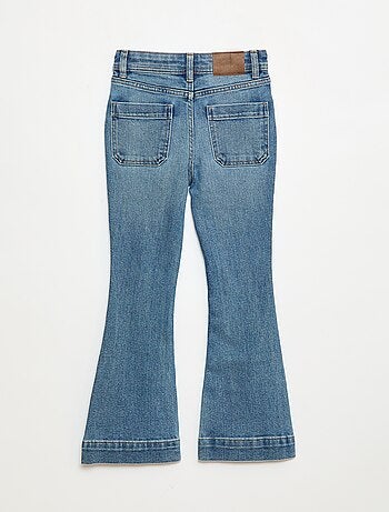 Vaquero corte flare/bootcut con bolsillos de parche