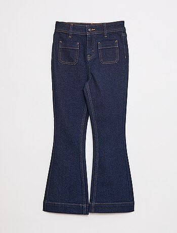 Vaquero corte flare/bootcut con bolsillos de parche