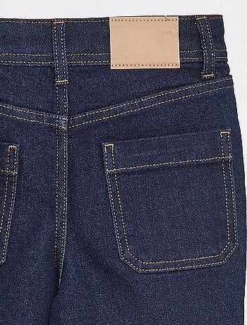Vaquero corte flare/bootcut con bolsillos de parche