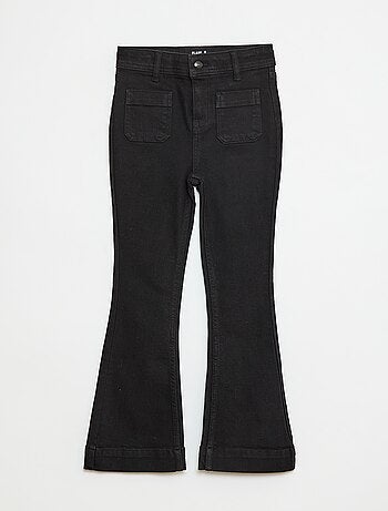 Vaquero corte flare/bootcut con bolsillos de parche