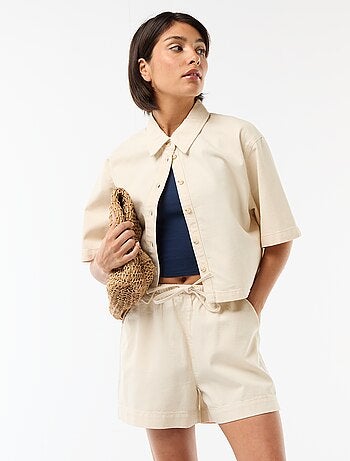 Vaquero corto con cintura elástica