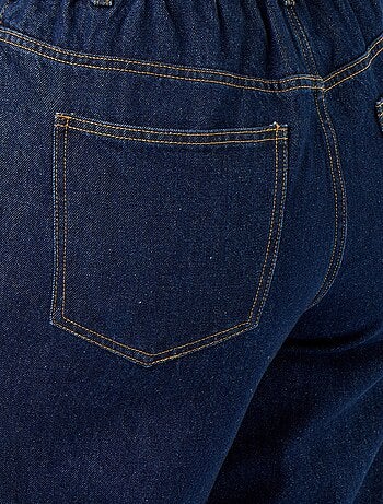 Vaquero de corte ancho con dobladillo en el bajo
