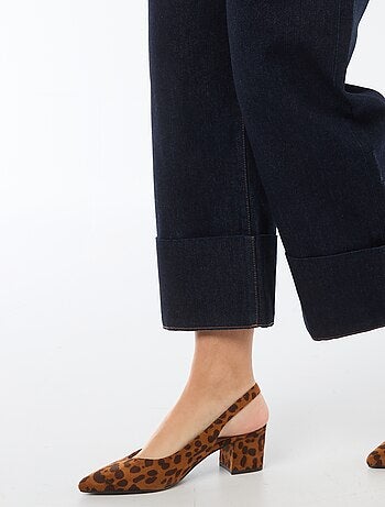 Vaquero de tiro alto con vuelta en el bajo