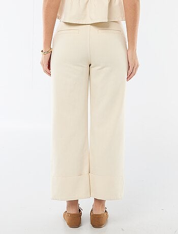 Vaquero de tiro alto con vuelta en el bajo