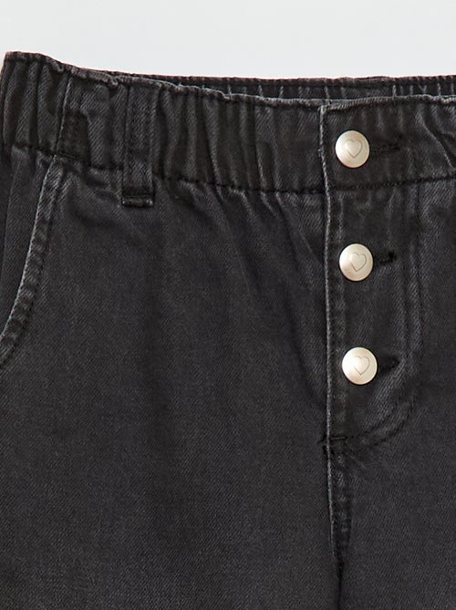 Vaquero mom con bolsillos en forma de corazón - Kiabi Vaquero mom con bolsillos en forma de corazón - Kiabi