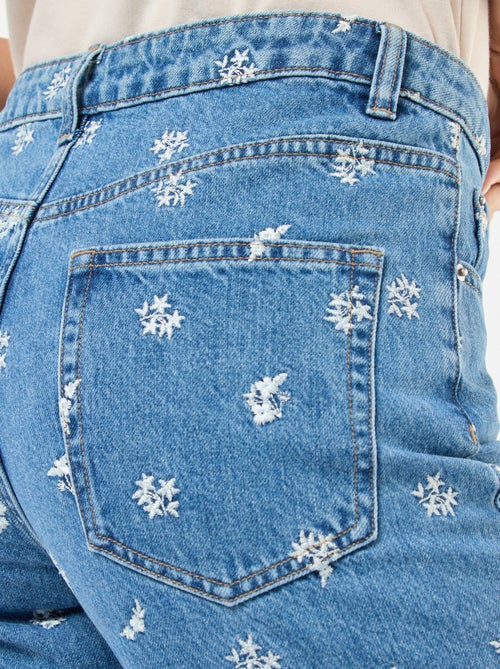 Vaquero regular con bordado - Kiabi