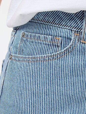 Vaquero regular con líneas de algodón