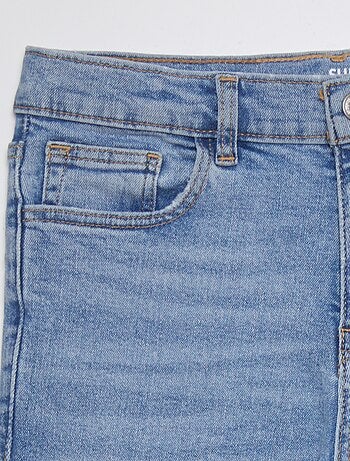 Vaquero slim con cintura ajustable