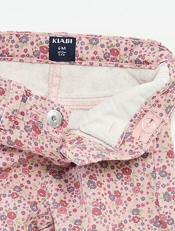 Vaquero slim con estampado floral