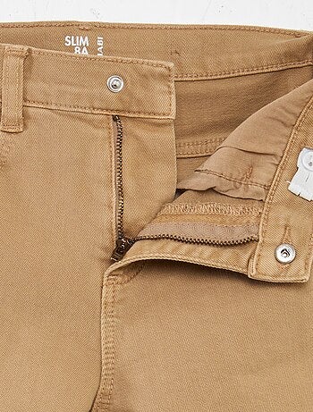 Vaquero slim con 5 bolsillos