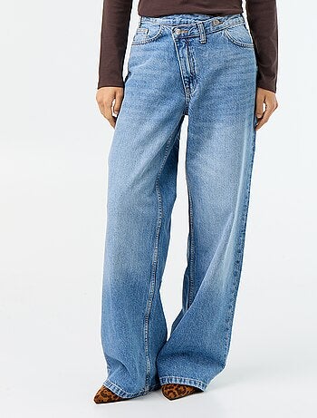 Vaquero wide con tapeta de botones descentrada