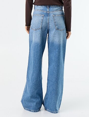 Vaquero wide con tapeta de botones descentrada