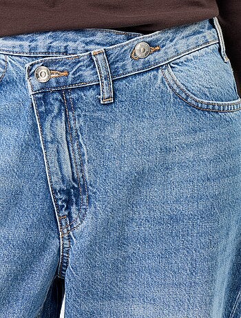 Vaquero wide con tapeta de botones descentrada