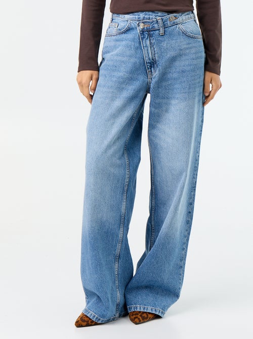 Vaquero wide con tapeta de botones descentrada - Kiabi Vaquero wide con tapeta de botones descentrada - Kiabi