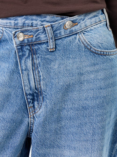 Vaquero wide con tapeta de botones descentrada - Kiabi Vaquero wide con tapeta de botones descentrada - Kiabi