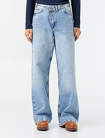 Vaquero wide con tapeta de botones descentrada