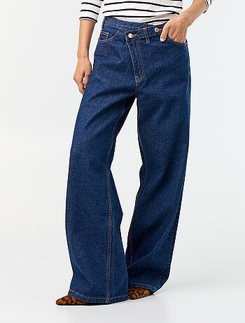 Vaquero wide con tapeta de botones descentrada