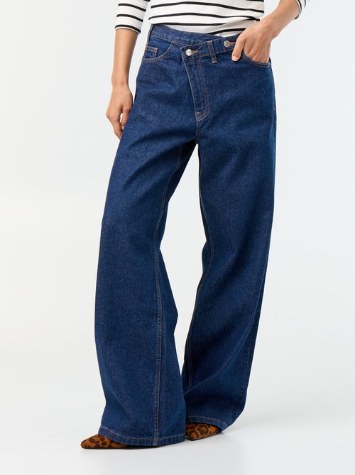Vaquero wide con tapeta de botones descentrada - Kiabi Vaquero wide con tapeta de botones descentrada - Kiabi