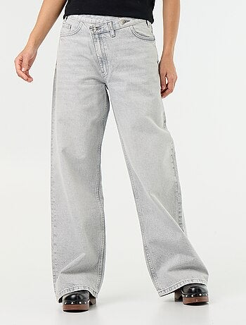 Vaquero wide con tapeta de botones descentrada
