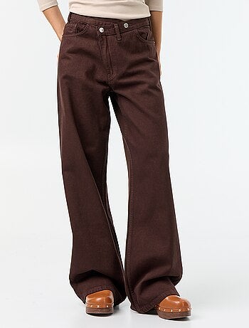 Vaquero wide con tapeta de botones descentrada