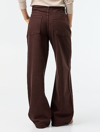 Vaquero wide con tapeta de botones descentrada