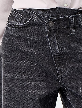 Vaquero wide con tapeta de botones descentrada