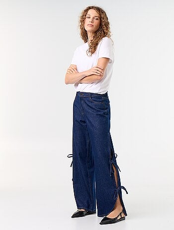Vaquero wide leg ancho con nudos fantasía en el bajo