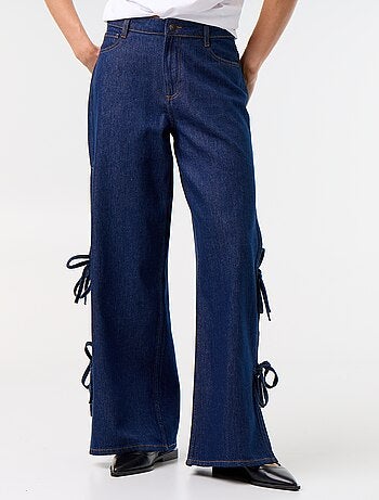Vaquero wide leg ancho con nudos fantasía en el bajo
