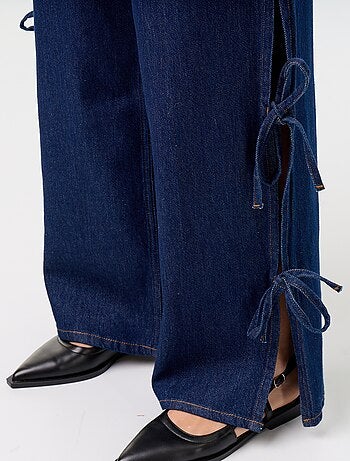 Vaquero wide leg ancho con nudos fantasía en el bajo