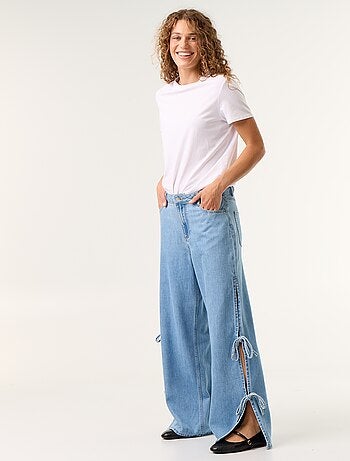 Vaquero wide leg ancho con nudos fantasía en el bajo