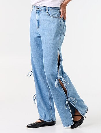 Vaquero wide leg ancho con nudos fantasía en el bajo