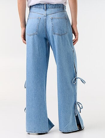 Vaquero wide leg ancho con nudos fantasía en el bajo