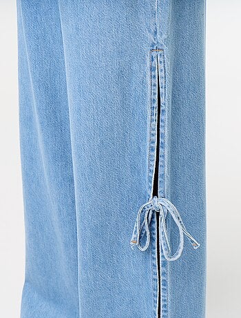 Vaquero wide leg ancho con nudos fantasía en el bajo
