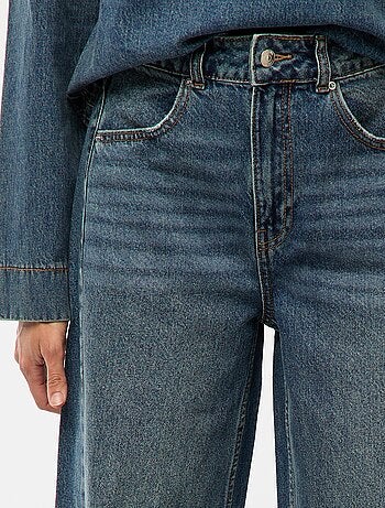 Vaquero wide leg con bajo deshilachado