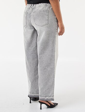 Vaquero wide leg con bajos deshilachados