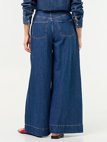 Vaquero wide leg con bolsillos recortados