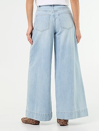 Vaquero wide leg con bolsillos recortados