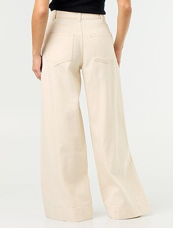 Vaquero wide leg con bolsillos recortados