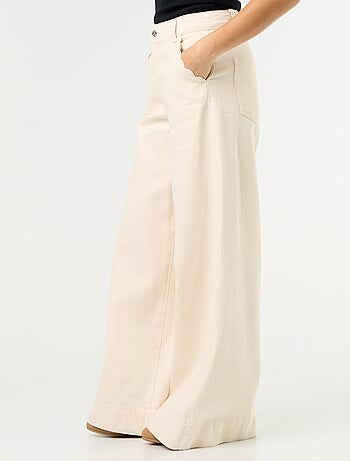 Vaquero wide leg con bolsillos recortados