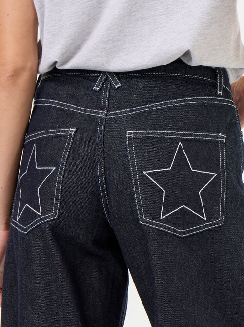 Vaquero wide leg con estrellas bordadas en los bolsillos traseros - Kiabi