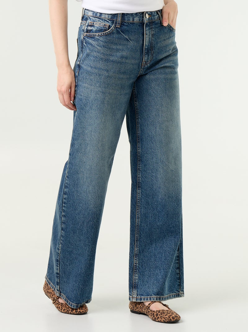Vaquero wide leg con estrellas bordadas en los bolsillos traseros Azul - Kiabi