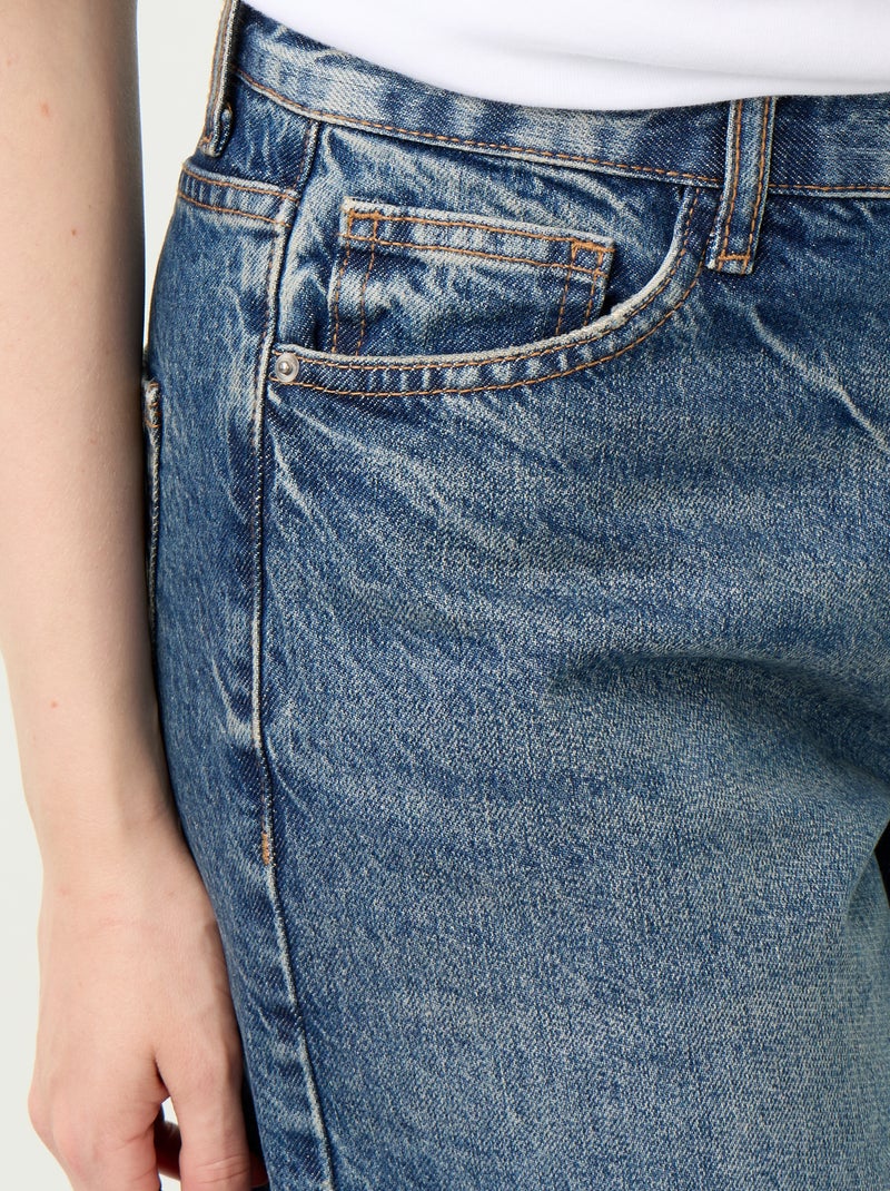 Vaquero wide leg con estrellas bordadas en los bolsillos traseros Azul - Kiabi