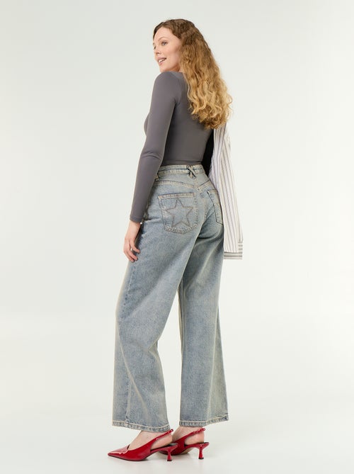 Vaquero wide leg con estrellas bordadas en los bolsillos traseros - Kiabi