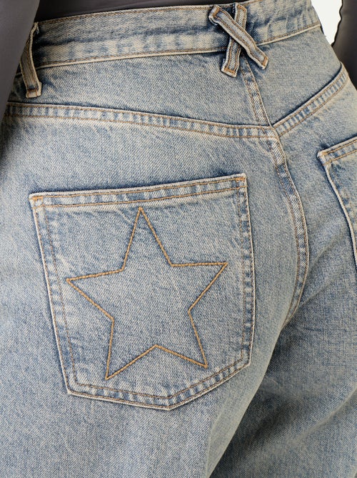 Vaquero wide leg con estrellas bordadas en los bolsillos traseros - Kiabi