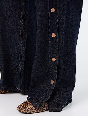 Vaquero wide leg / corte ancho con botones a presión decorativos en los laterales