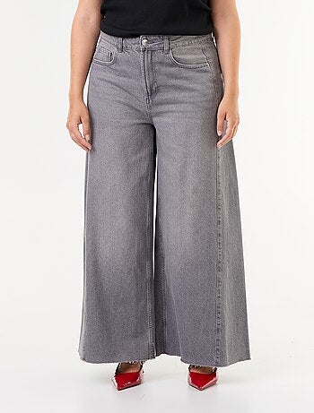 Vaquero wide leg y borde sin rematar